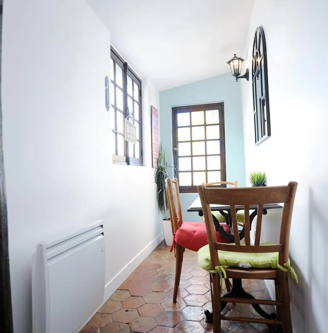 Rooftop Le Marais 1 Bedroom Paris 0*,