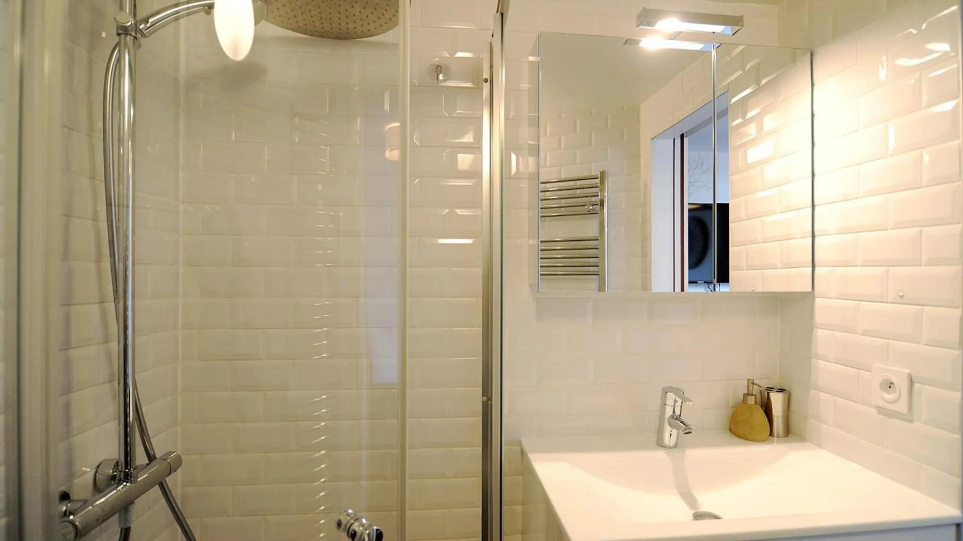 Rooftop Le Marais 1 Bedroom Paris 0*,  Frankrike